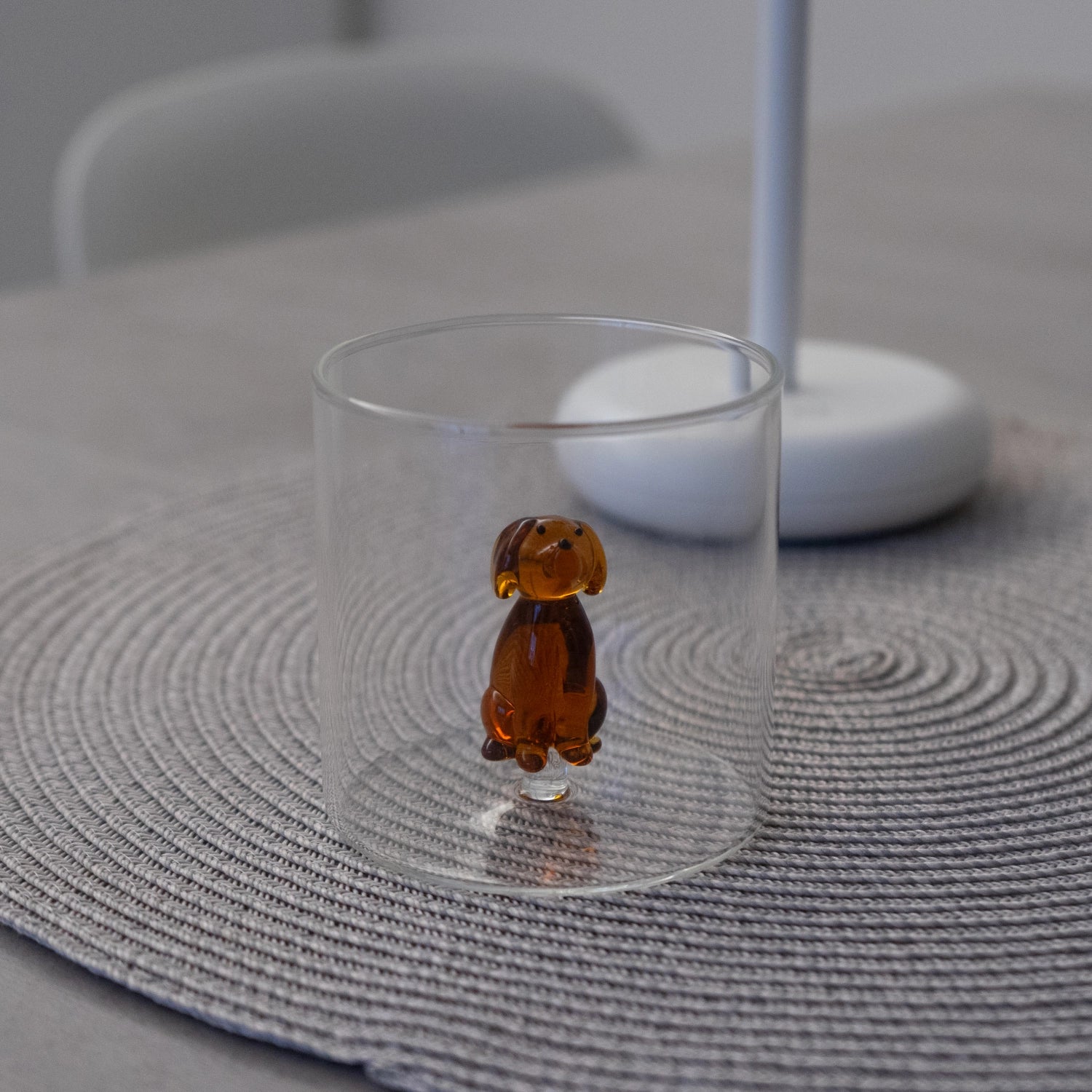 Glas mit Hund