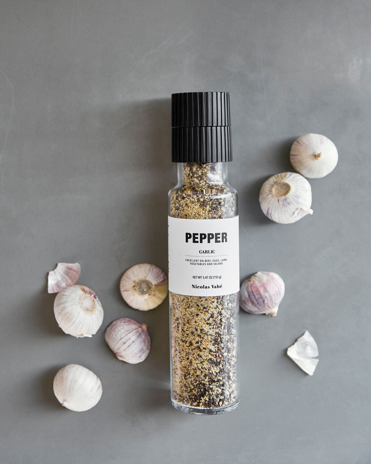 Pfeffermühle mit Knoblauch