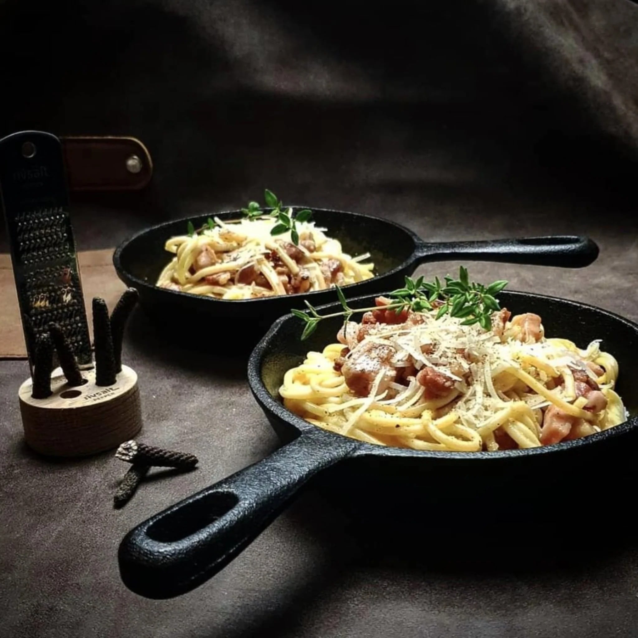 Pfefferreibe mit Stangenpfeffer