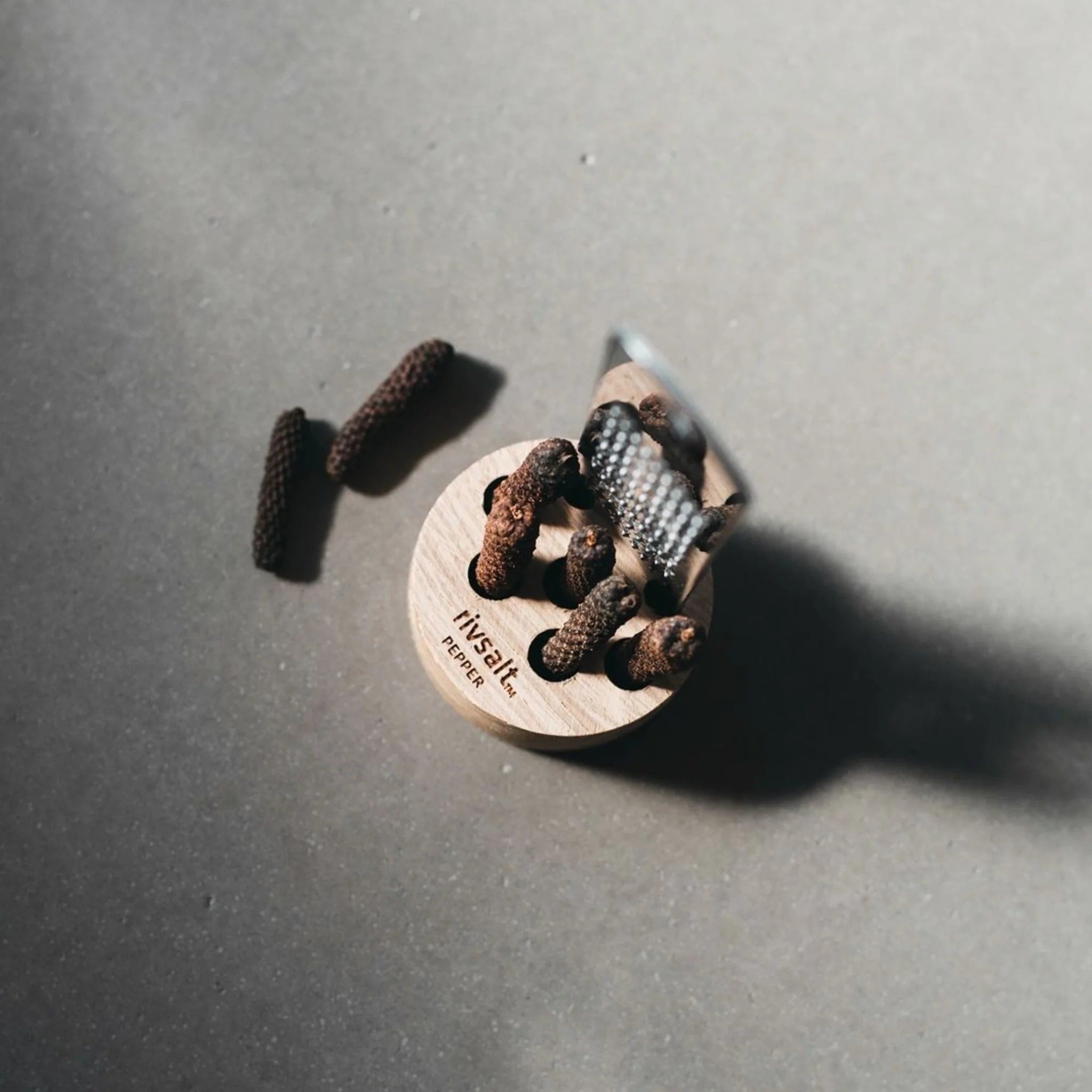 Pfefferreibe mit Stangenpfeffer