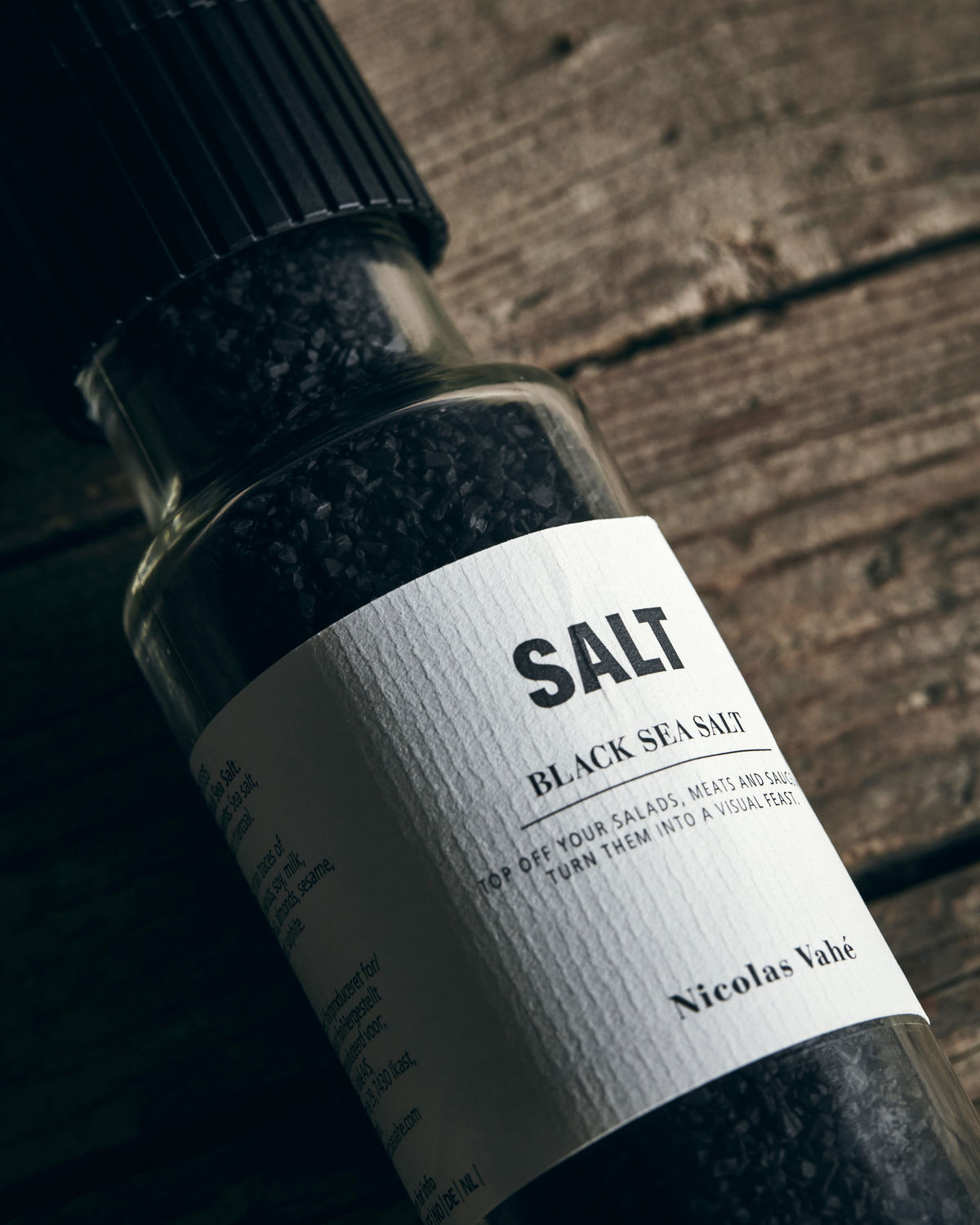 Salzmühle mit Salz schwarz